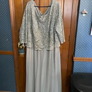 EUC Mother of the bride dress. One piece. Size 34W